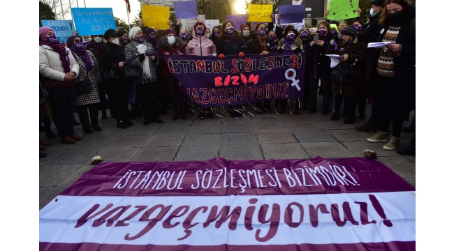 BAKIRKÖYDE KADINLARDAN İSTANBUL SÖZLEŞMESİNİN İPTALİ PROTESTOSU