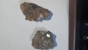 Definecilerin evinden 4 milyar liralık değerli taş çıktı