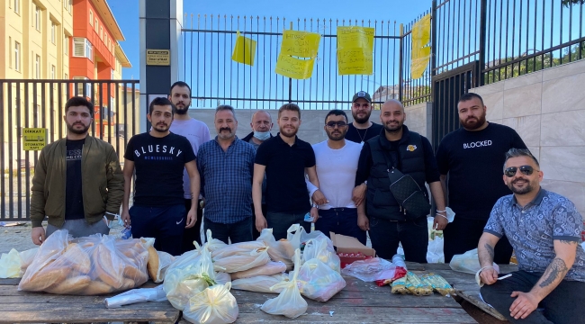 Küçükçekmecede erzak dağıtımında uzun kuyruklar oluştu