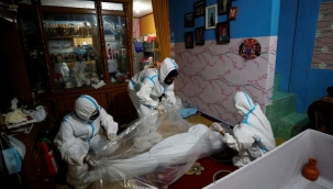 Koronavirüs Endonezyayı alt üst etti, Hindistanı geçtiler! Ülkedeki sanatçılar tabut yapıyor