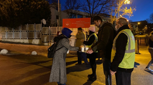 Teşekkürler Başkan Ali Kılıç, Maltepe Belediyesinden, Vatandaşlara Soğuk Havada Sıcak Çorba İkramı