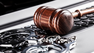 FİLM GİBİ OLAY !… DOLANDIRICIYI AVUKATI DOLANDIRDI !