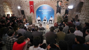 CHP Lideri Kılıçdaroğlu A Takımındaki Genç Başkanlarla Gençleri Dinledi