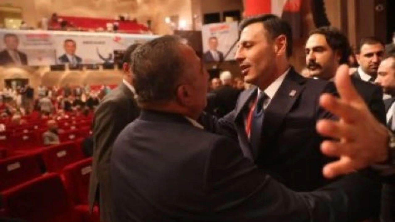 CHP İstanbul İl Başkanı Özgür Çelik oldu