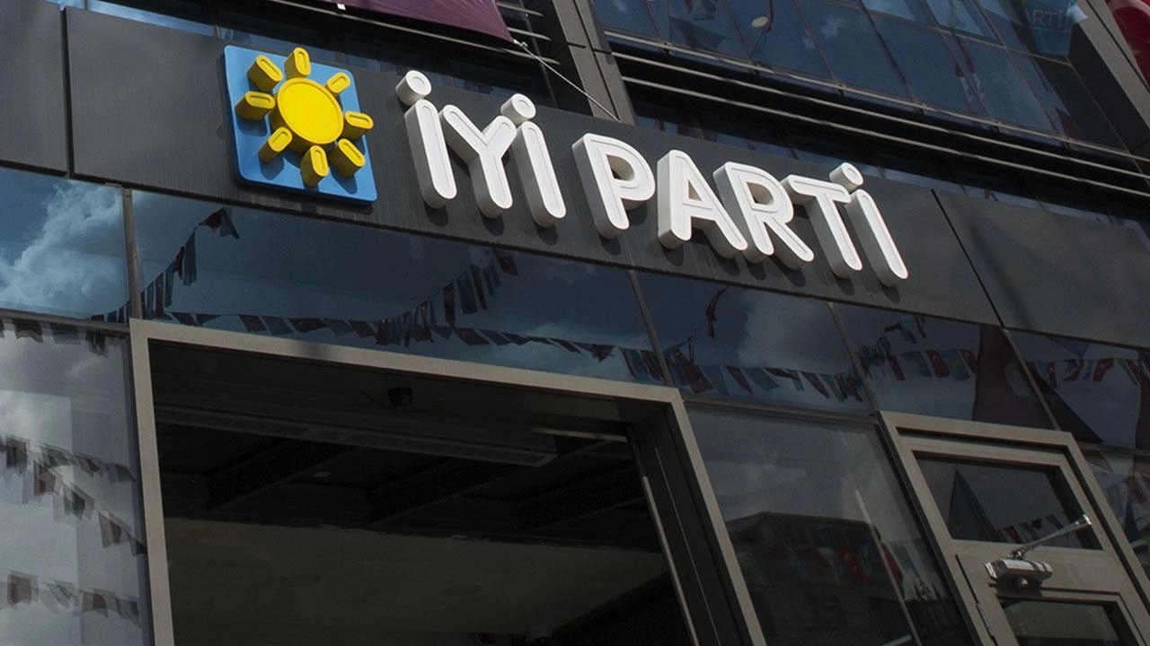 İYİ Parti'de istifa depremi: Durmuş Yılmaz bıraktı