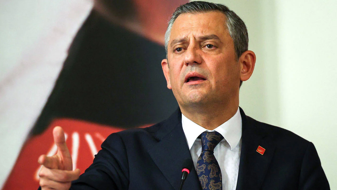 Özgür Özel'den asgari ücret tepkisi: Mitinge çağrı, şirketlere boykot uyarısı yaptı