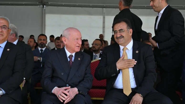 Malazgirt'te gündem yaratacak kare: Bahçeli'nin yanındaki isim dikkat çekti