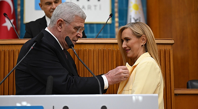 İpek Özkal Sayan İYİ Parti'ye geçti: Rozetini Dervişoğlu taktı